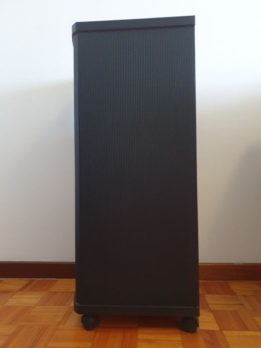 Movel estante com porta