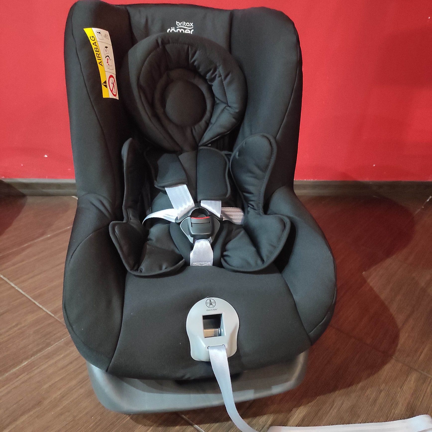 Fotelik samochodowy Britax Romer 0-18 kg, montaż na pasy z auta.