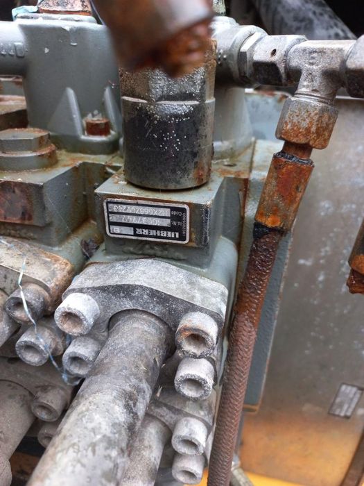 Екскаватор Liebherr 914 А, або окремо деталі