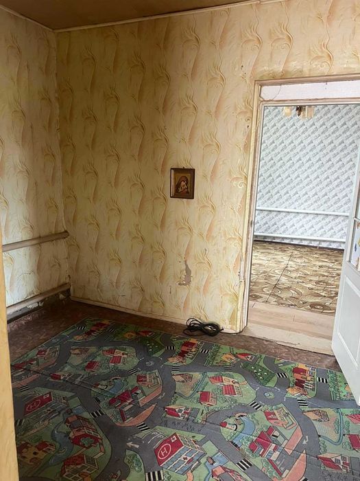 Продається  будинок у селі Парпурівці 28 с землі