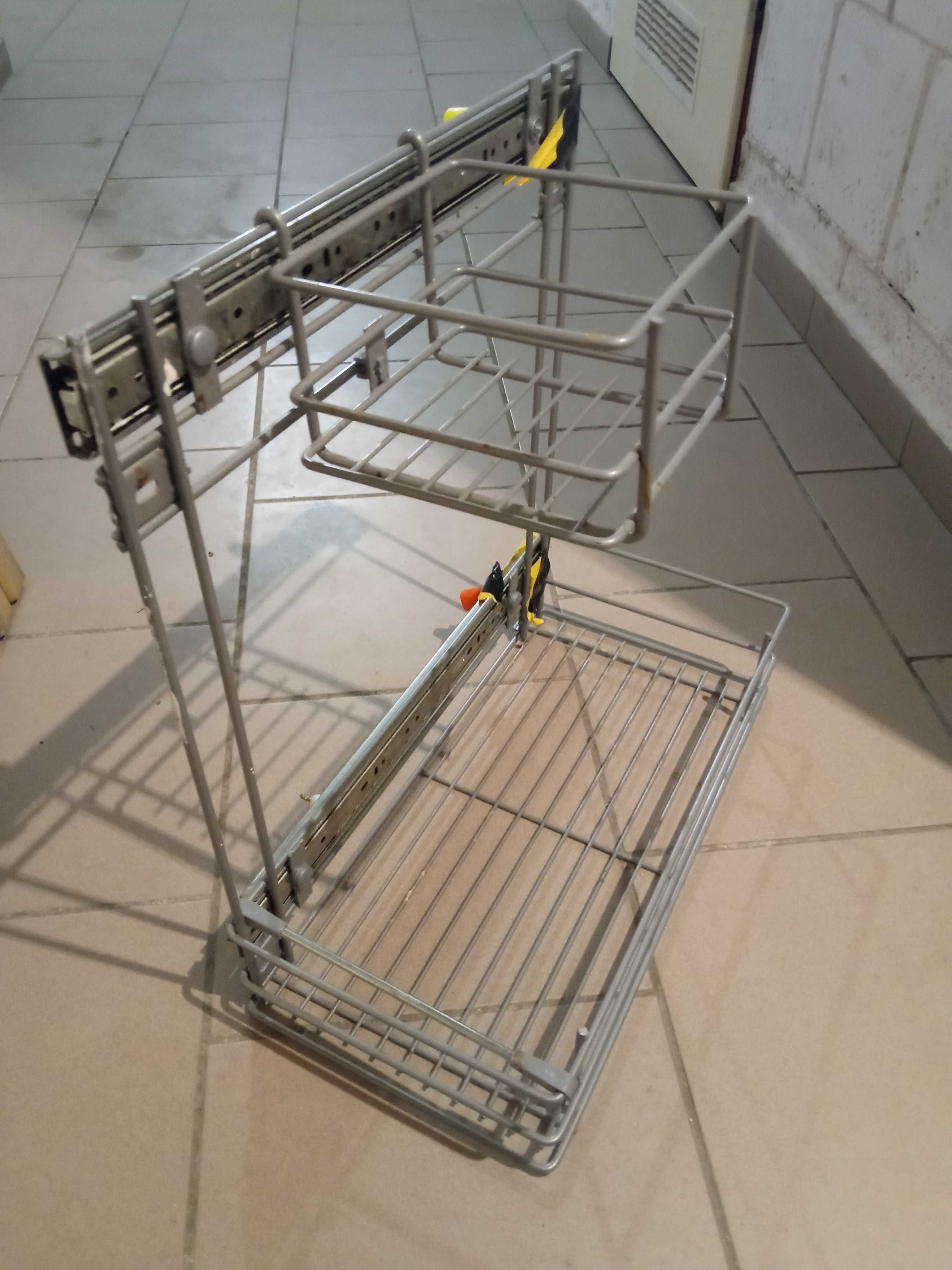 Cargo wysuwane lewostronne do wewnątrz szafki