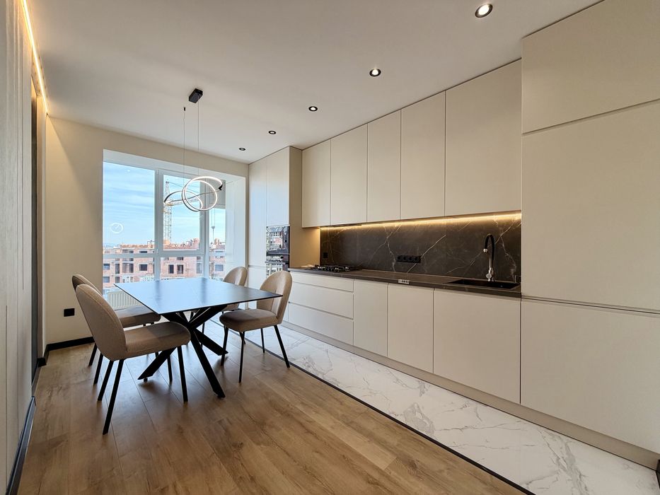 Стильна 2кім квартира +кухня вітальня з дизайнерським ремонтом