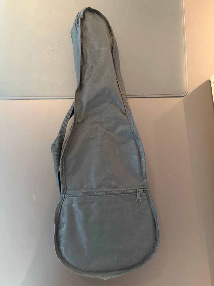 Ukulele Juvenil como novo