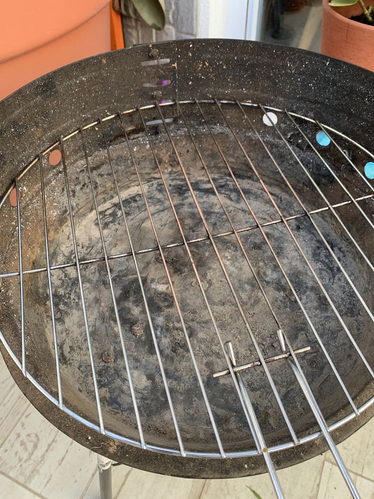 Grelhador a carvão (Barbecue)