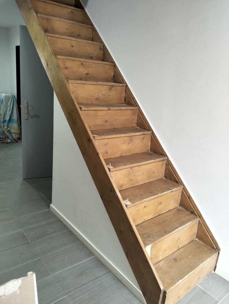 Vendo escadas de madeira para despachar