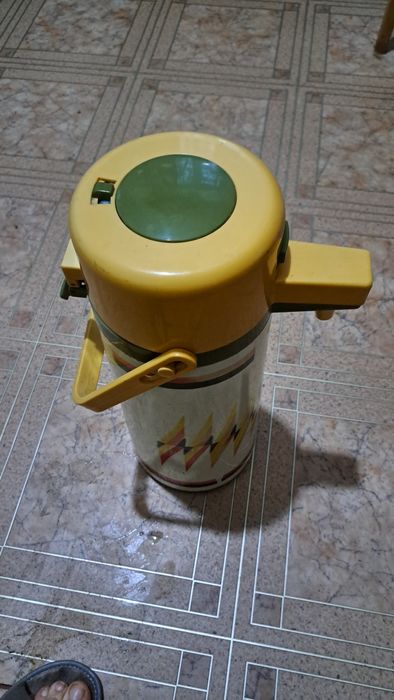 Продам термос з помпою