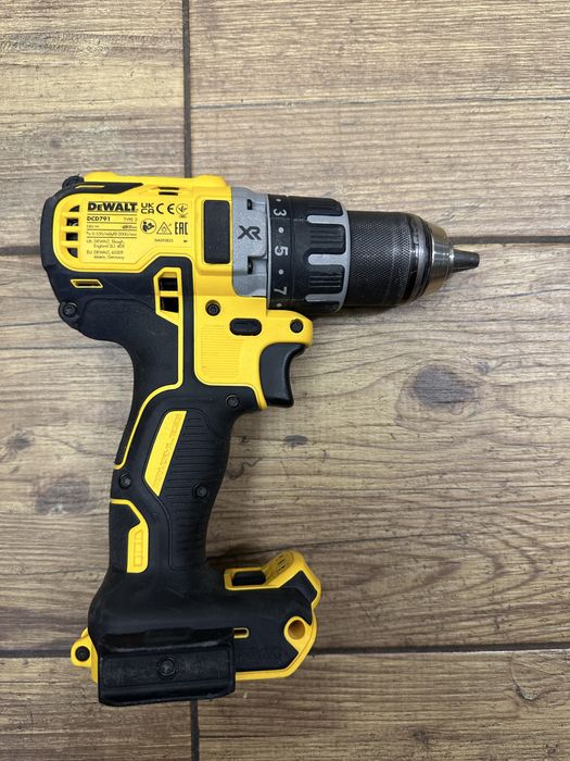 Wiertarko-wkrętarka DeWalt 70Nm DCD791 - 2023r.