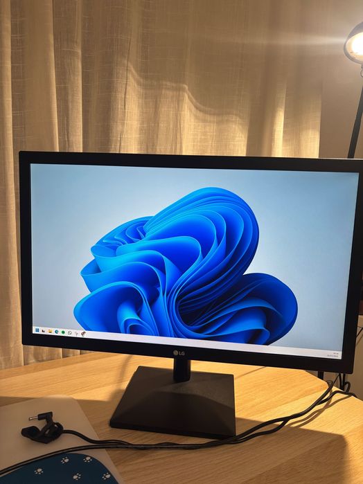 Monitor LG 22” c/ HDMI