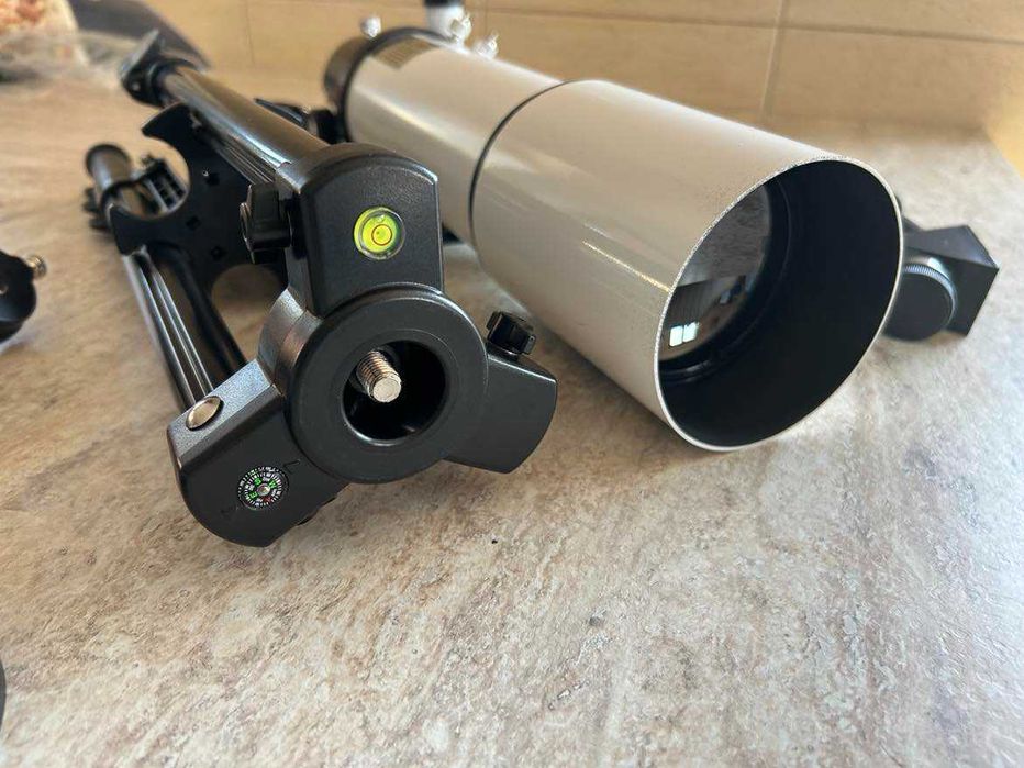 Teleskop astronomiczny  przenośny, przesłona 80 mm apertura 600 mm