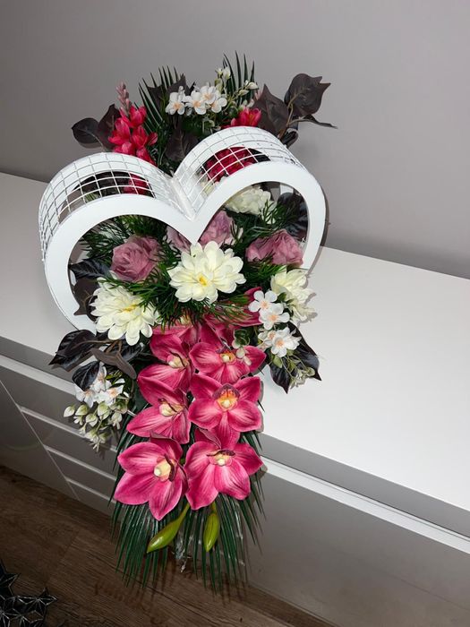 Kompozycja kwaitowa na pomnik kwiaty premium