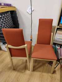 Krzesła drewniane z wysokim obiciem
