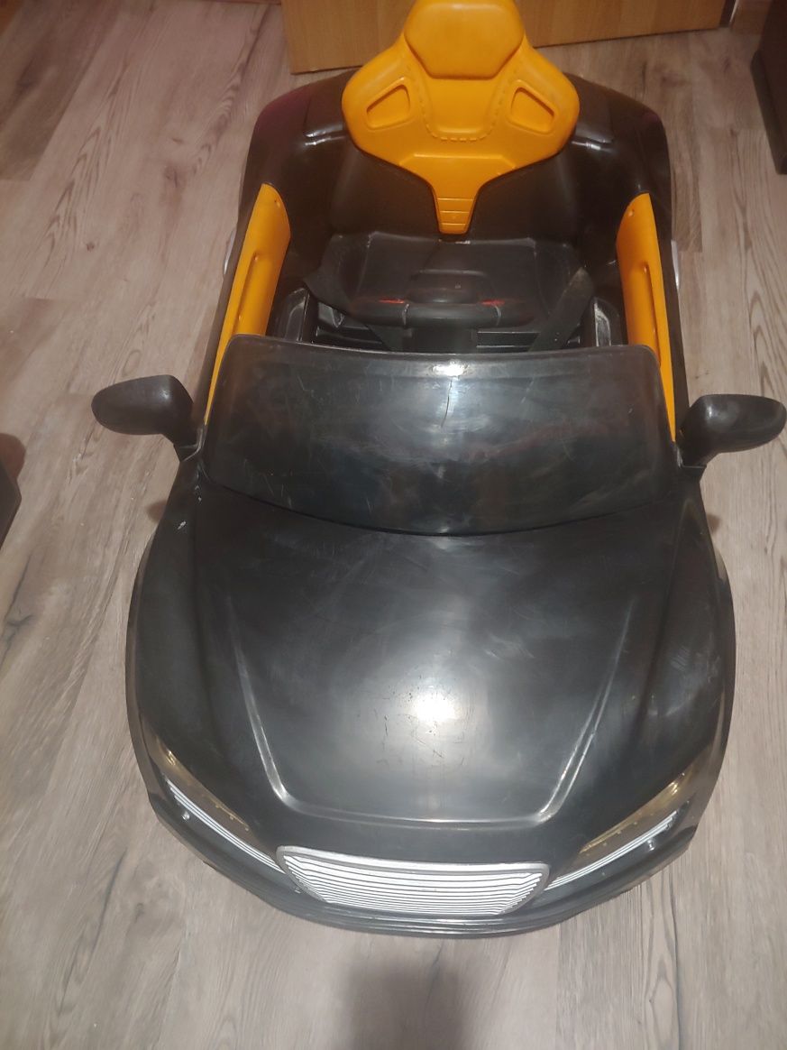Samochodzik na akumulator marki audi