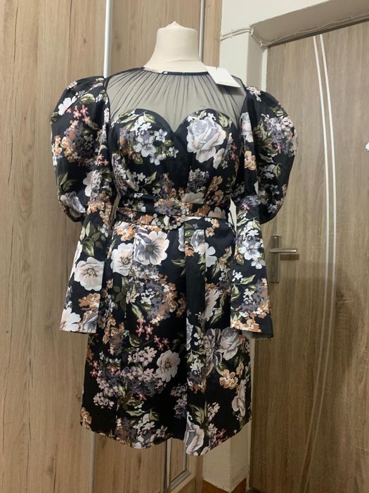 Sukienka mini z bufkami