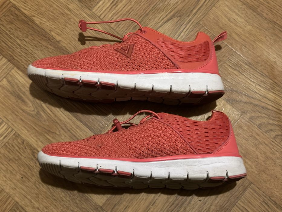 Кросівки для дівчини фірми Venice