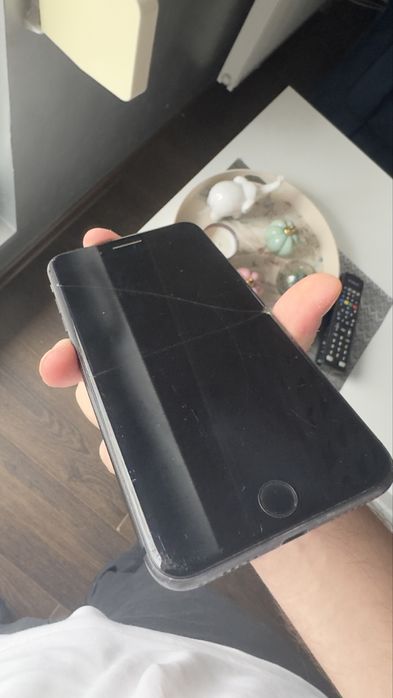 Iphone 8 plus w pelni sprawny