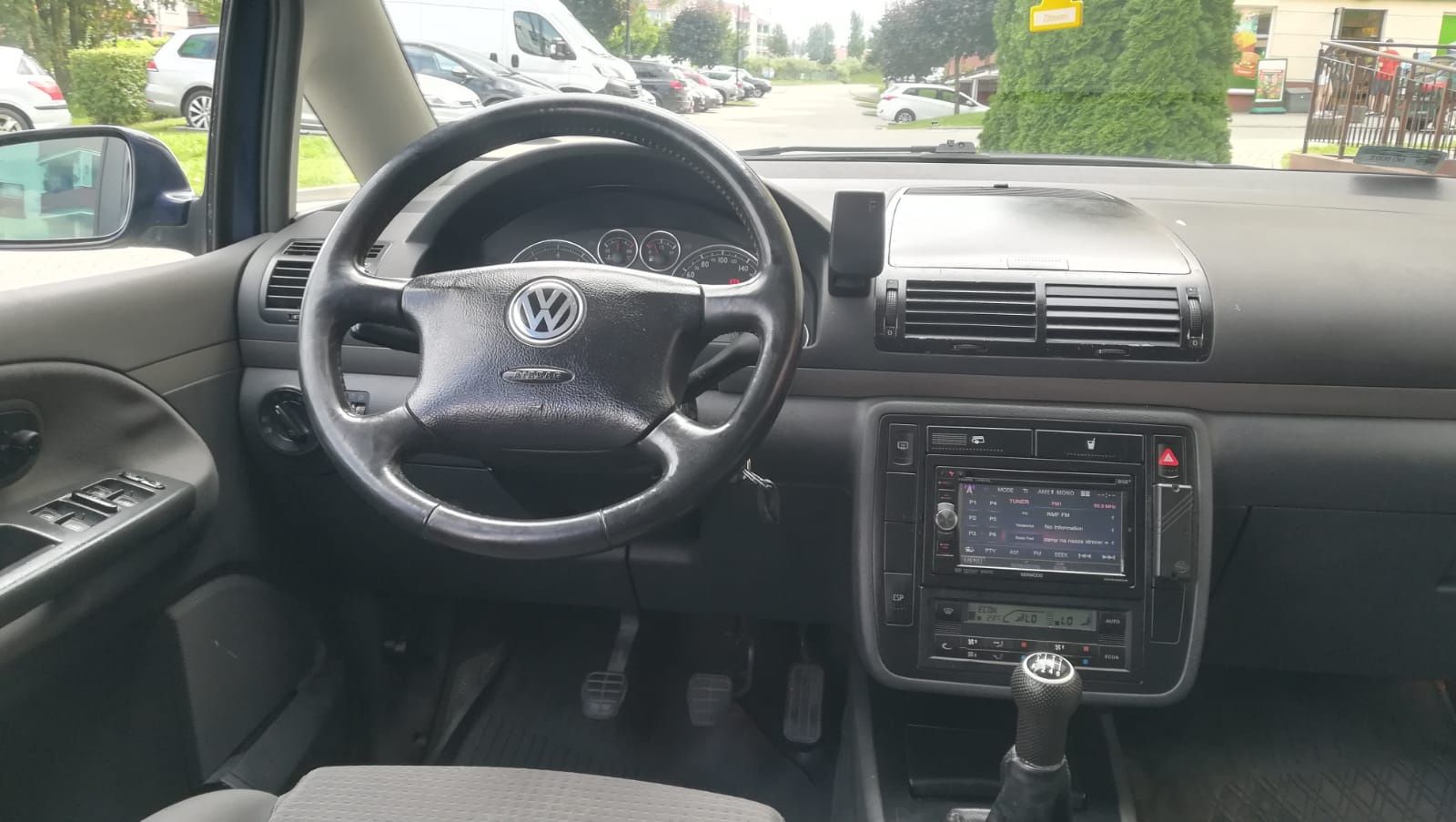 Sprzedam zadbanego i doiwestowanego Vw 1.8 Turbo 7 osób klima 6biegow