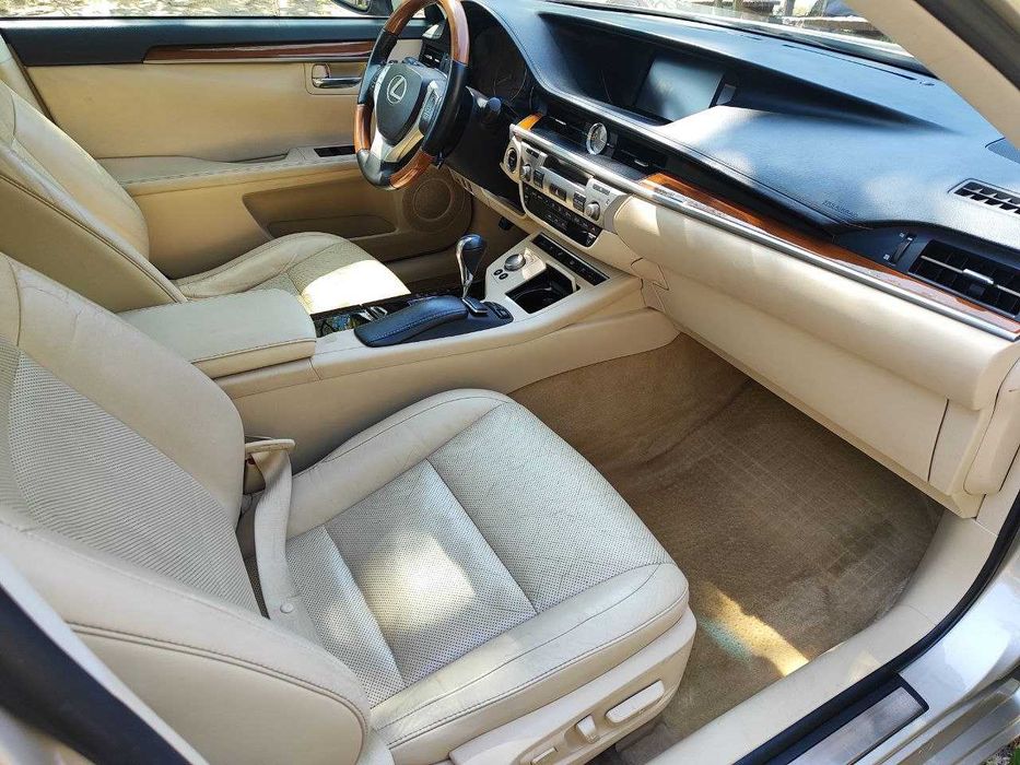 Продам Lexus ES 2012