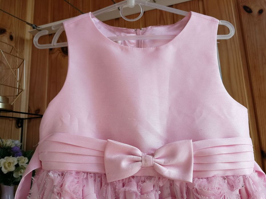 Сукня рожева святкова пишна на дівчинку 8-9 років.