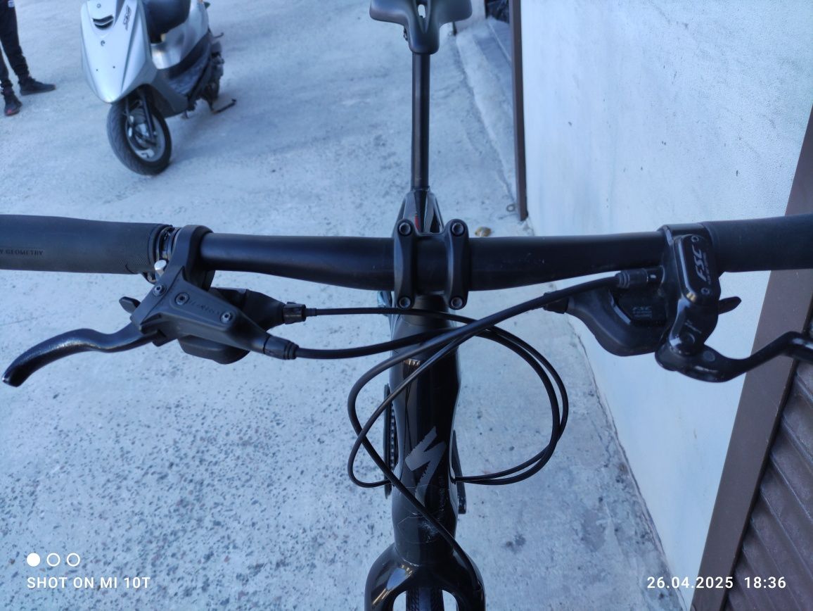 Карбоновий карбон Гравел, фітнес байк, велосипед
Specialized Sirrus