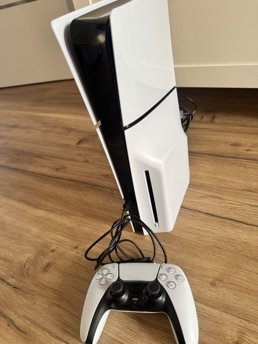 Konsola Playstation PS5 z napędem jak nowa kupiona 12.2024