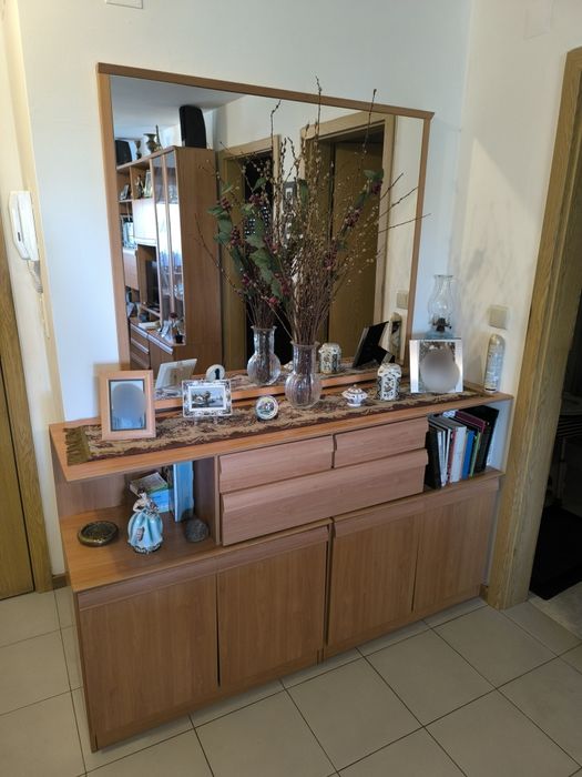 Móveis, cama, armários, mesa de jantar, sofá