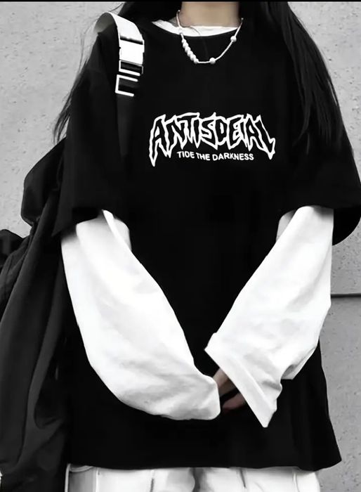 Жіноча готична футболка