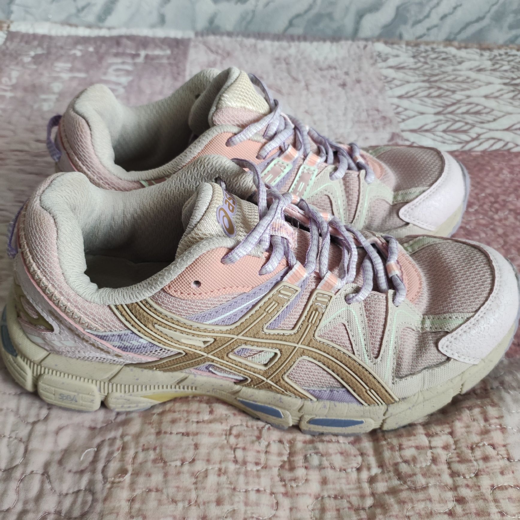 Кросівки жіночі Asics