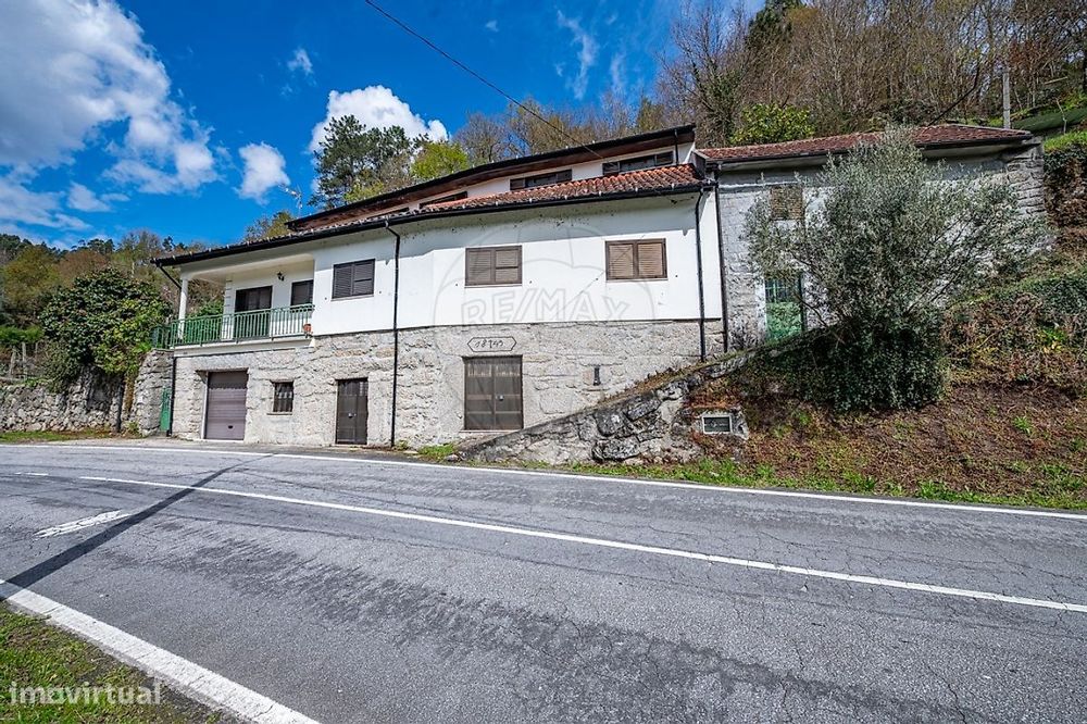 Moradia T4 em Valdosende, Terras de Bouro “Gerês”