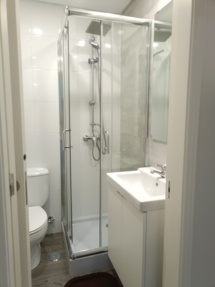 Arrenda-se apartamento T2 com 2 wc Sto. António