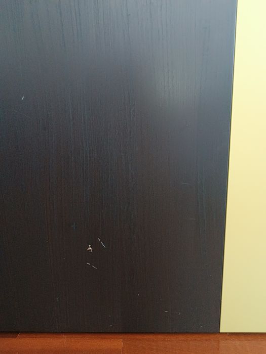 Aparador IKEA com portas de correr