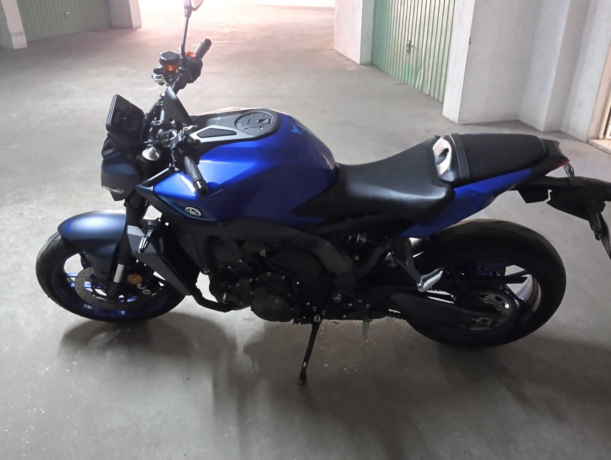 Yamaha MT 09, automática, de serviço, em estado irrepreensível