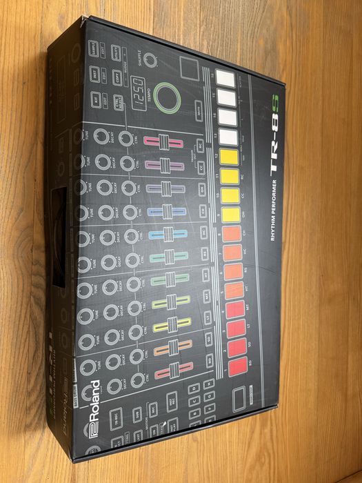 Драм-машина Roland TR-8s (open box)