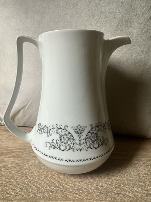 Dzbanek / mlecznik JLMENAU biały porcelana - PRL