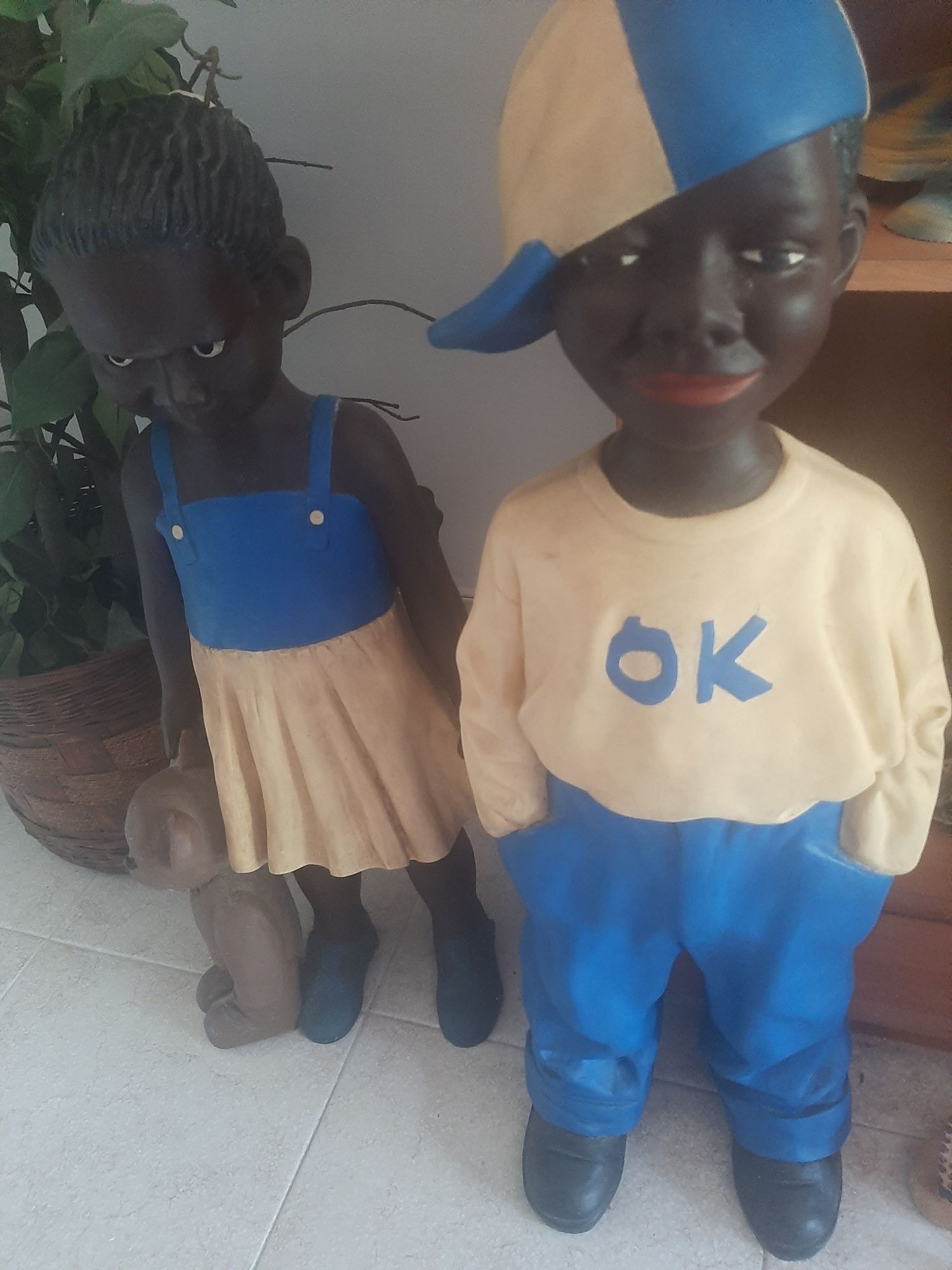Casal de bonecos africanos em marfinito