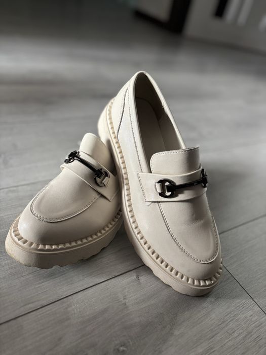 Лофери бєживі жіночі