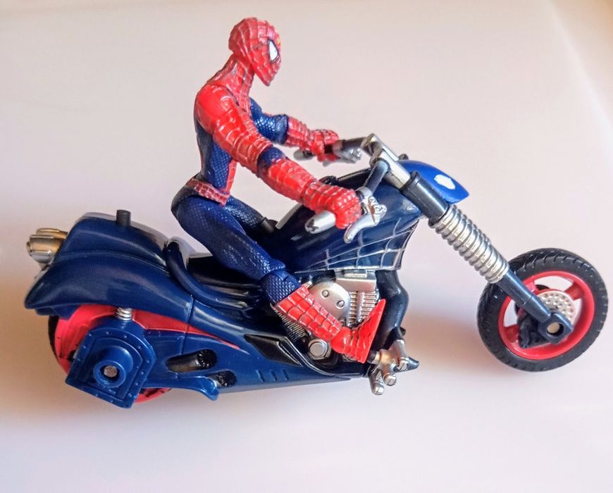 Spiderman articulado com a sua moto.Não é negociável.