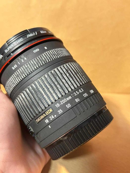 canon 700D com duas objectivas e quatro baterias