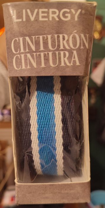 Cinto novo dentro da caixa