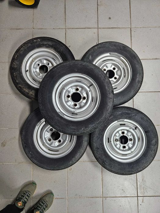 Jantes 12" Datsun 4x114,3 com pneus