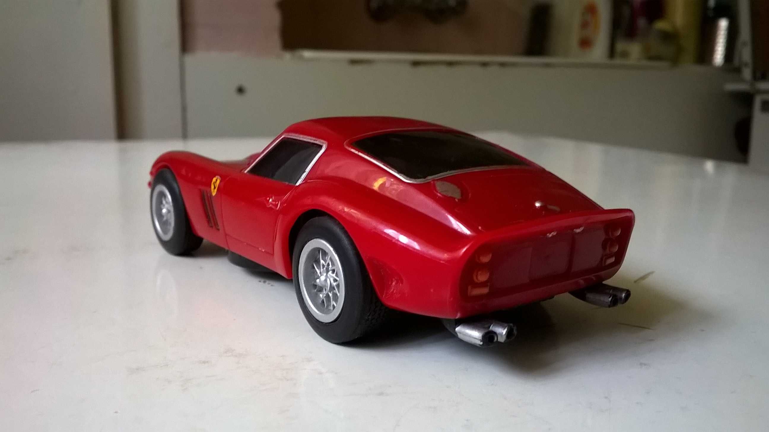 FERRARI 250 GTO, model metalowo-plastikowy, skala 1:38
