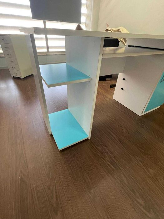 Secretária Branca e Azul para escritório ou estudo 140x57x75