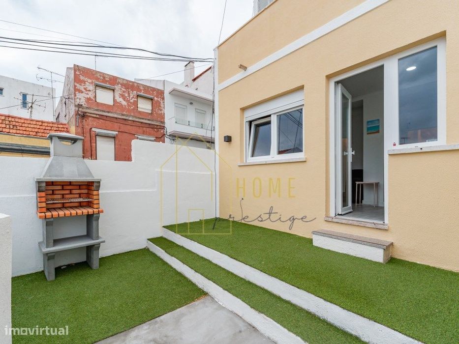 Apartamento T2 Remodelado com Logradouro e Barbecue
