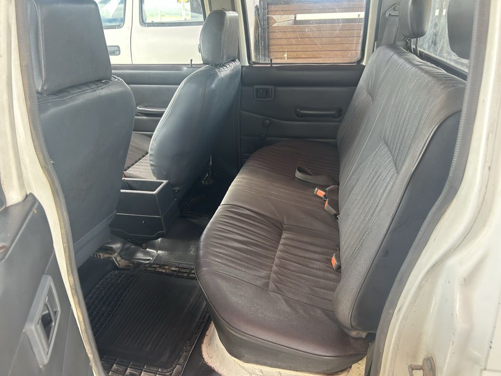 Nissan D21 de 5 lugares 4x2