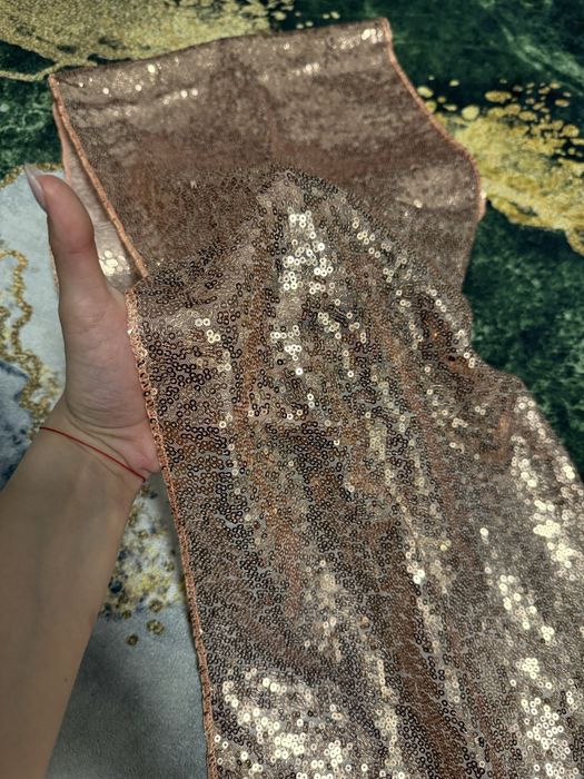 Nowy cekinowy bieżnik na stół w kolorze rose gold w rozm. 30x300 cm