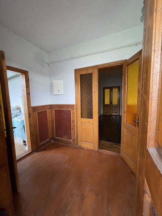 Продам будинок + господарські будівлі (на подвірї є криниця)