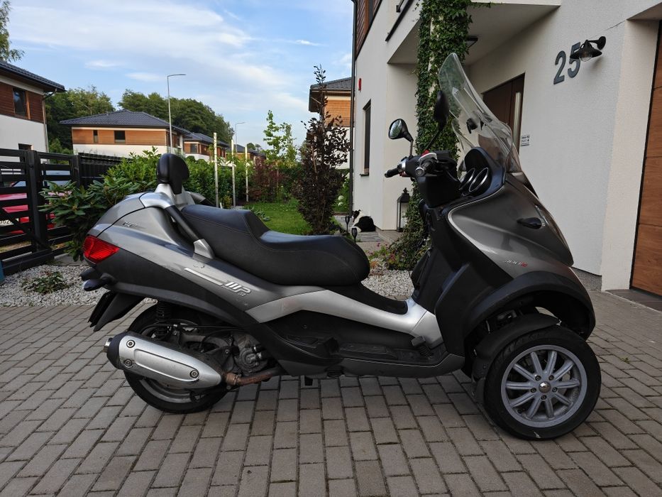 Aprilia Piaggio MP3 300 r. 2011 na kat B L5E