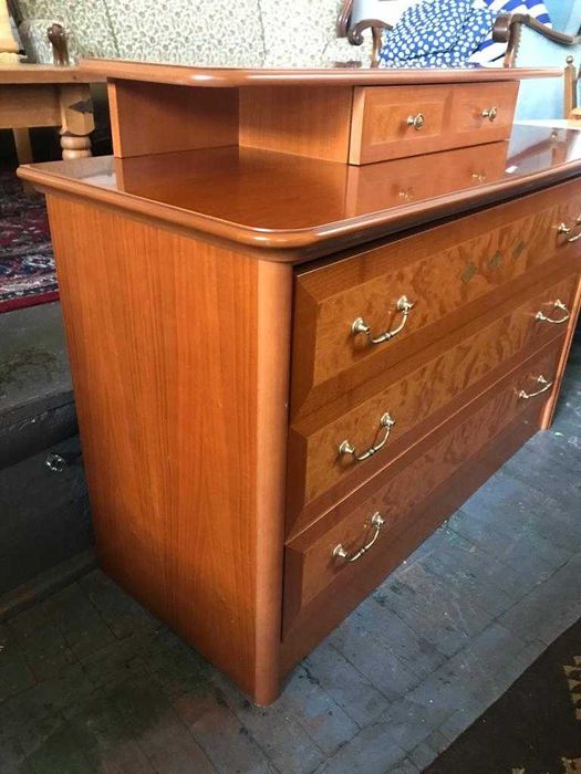 Stylowa komoda z szufladami