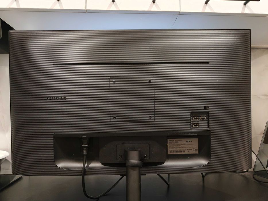 Samsung Smart M7 4K / 4ms(GTG) / HDR10 / Smart TV/ Power Delivery 65W