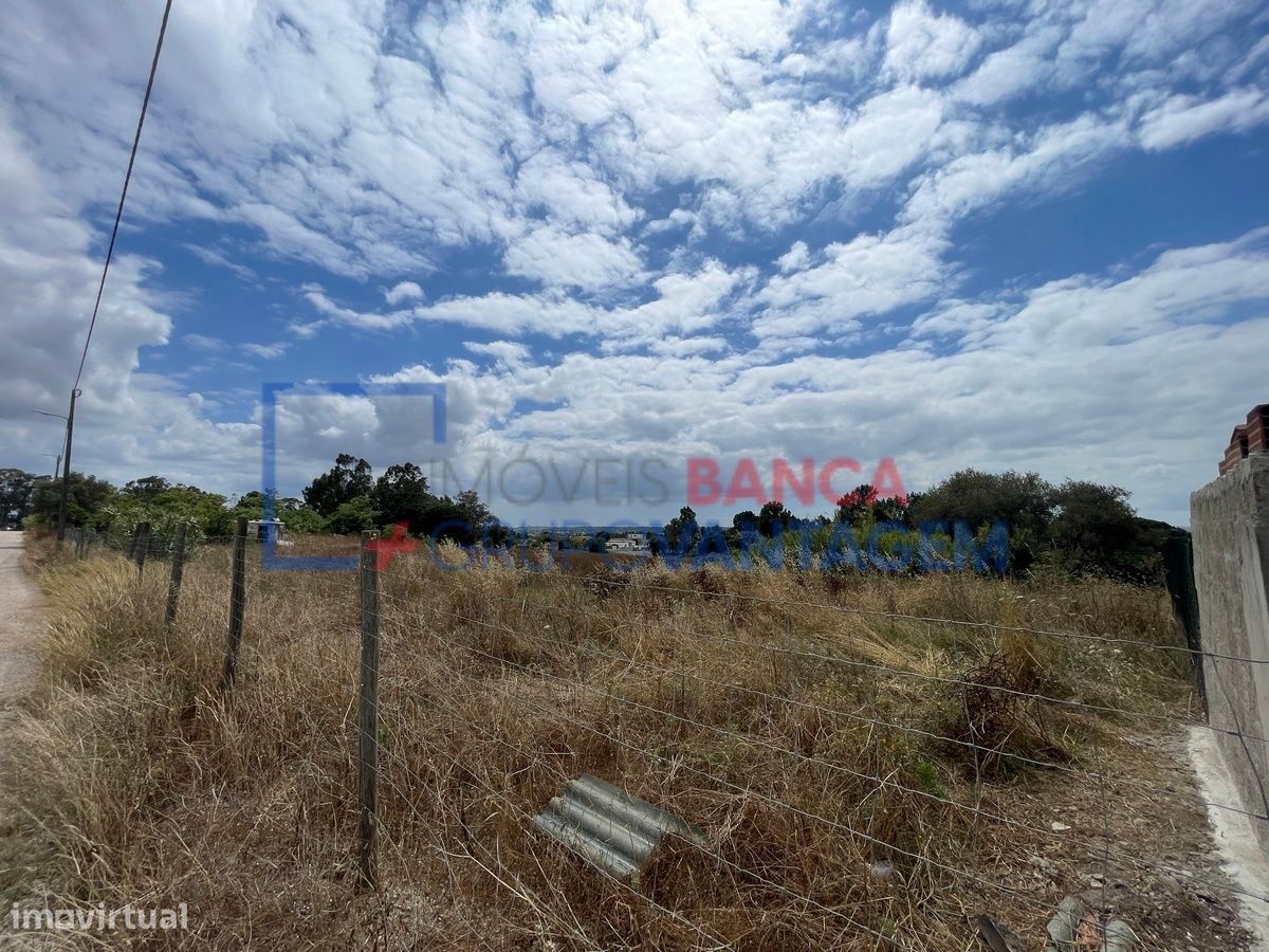 Terreno Rústico com 16.040m2 para construção na Moita