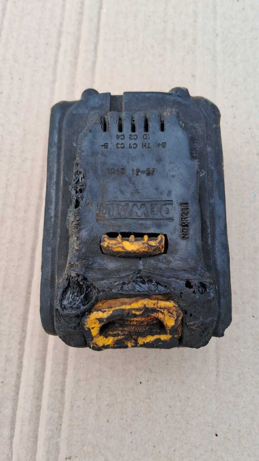 Зарядное устройство DeWALT DCB118 XR